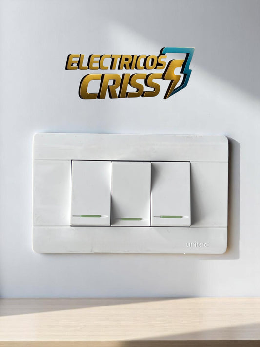 INTERRUPTOR TRIPLE BLANCO UNITEC